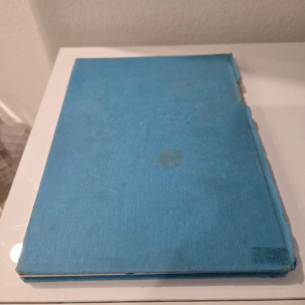 Vintage 1973 ROCKS AND MINERALS BY CEDRIC ROGERS Hardback Book Crystal Rocks